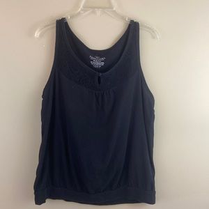 L black tank top